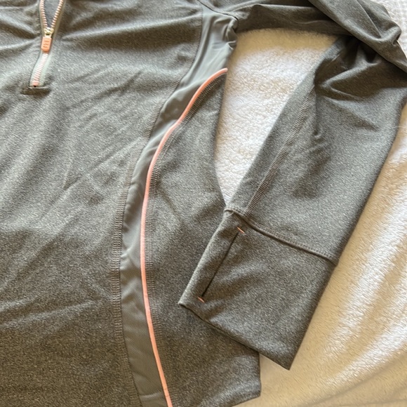 Women’s workout top - Picture 4 of 6